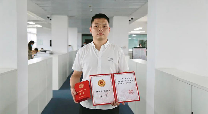 爱游戏网站爱游戏网站首页-爱游戏（中国）
药业古兴云荣获"成都市五一劳动奖章"！