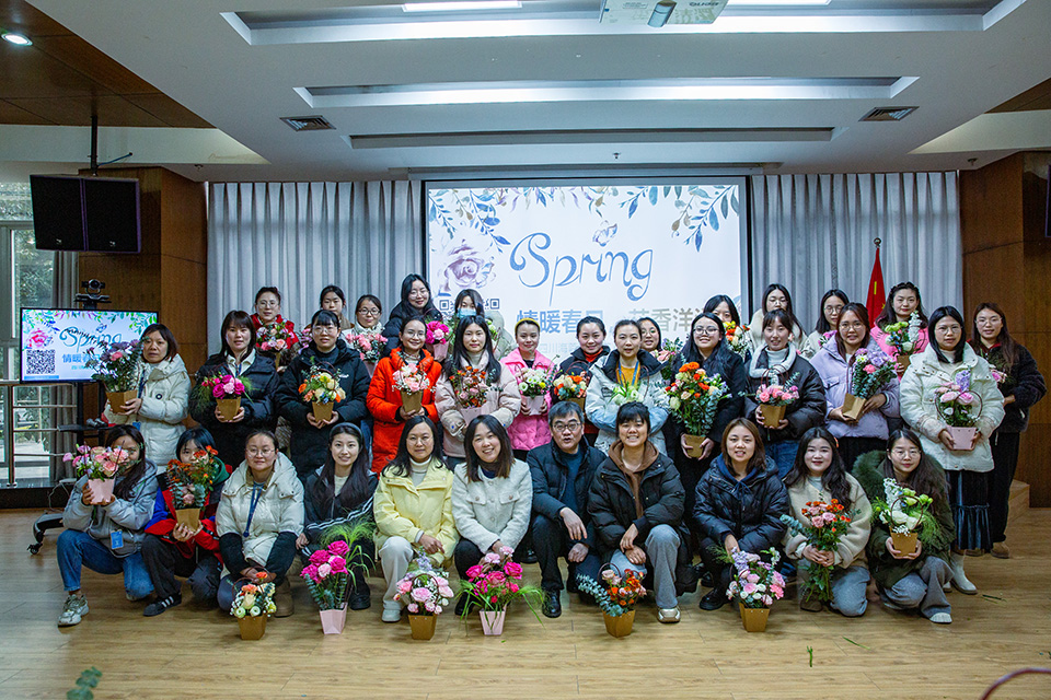 巾帼心向党·花香绽芳华|爱游戏网站爱游戏网站首页-爱游戏（中国）
开展庆“三八”妇女节暨主题党日活动